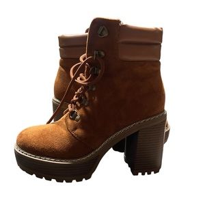Olivia Miller Womans Lug Sole Combat Booties boots tan Sz 7.5M Chunky